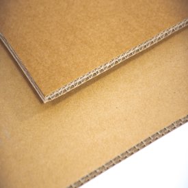 Corni&egrave;res, coins, plaques en carton